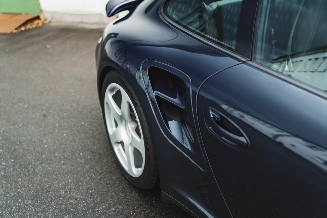 2010 Porsche 997 Turbo - Image 26 of 31