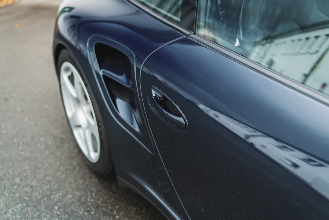 2010 Porsche 997 Turbo - Image 27 of 31