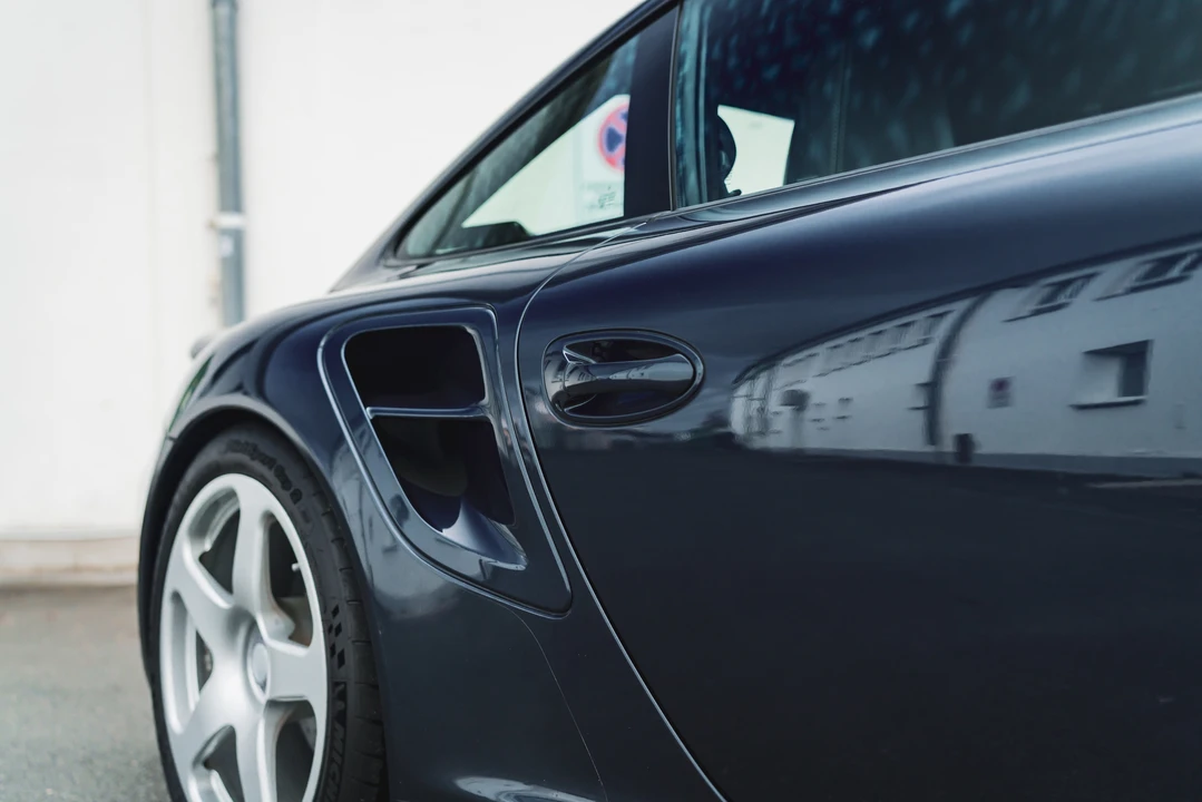 2010 Porsche 997 Turbo - Image 28 of 31