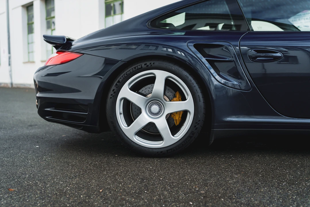2010 Porsche 997 Turbo - Image 29 of 31