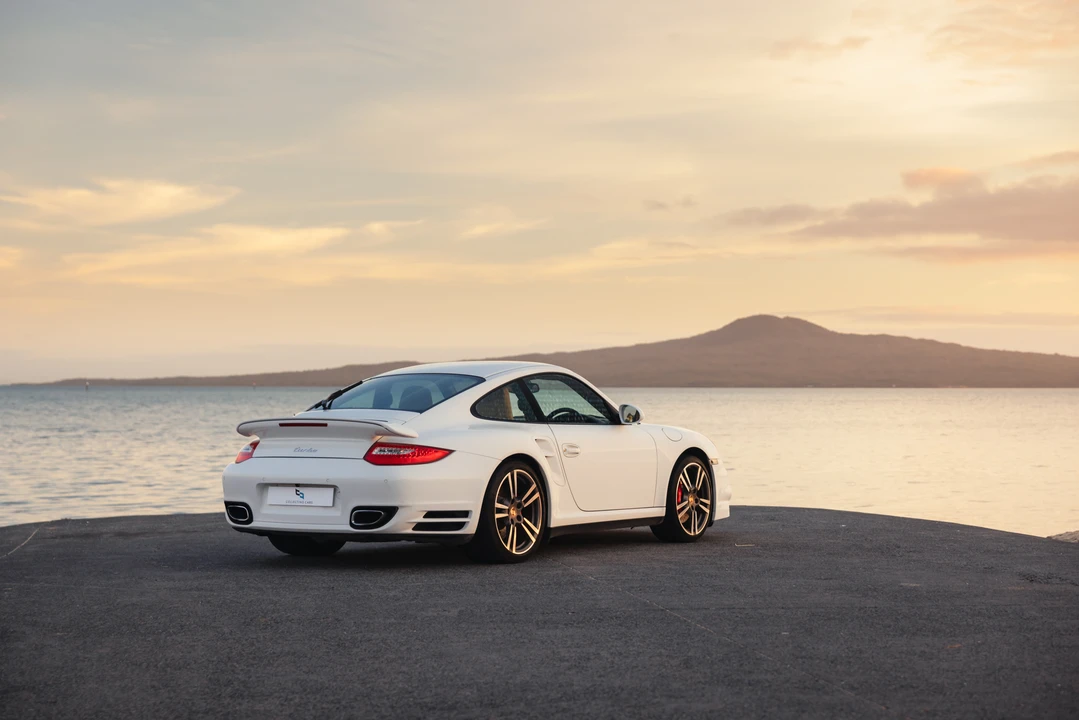 2010 Porsche 997 Turbo - Image 14 of 31