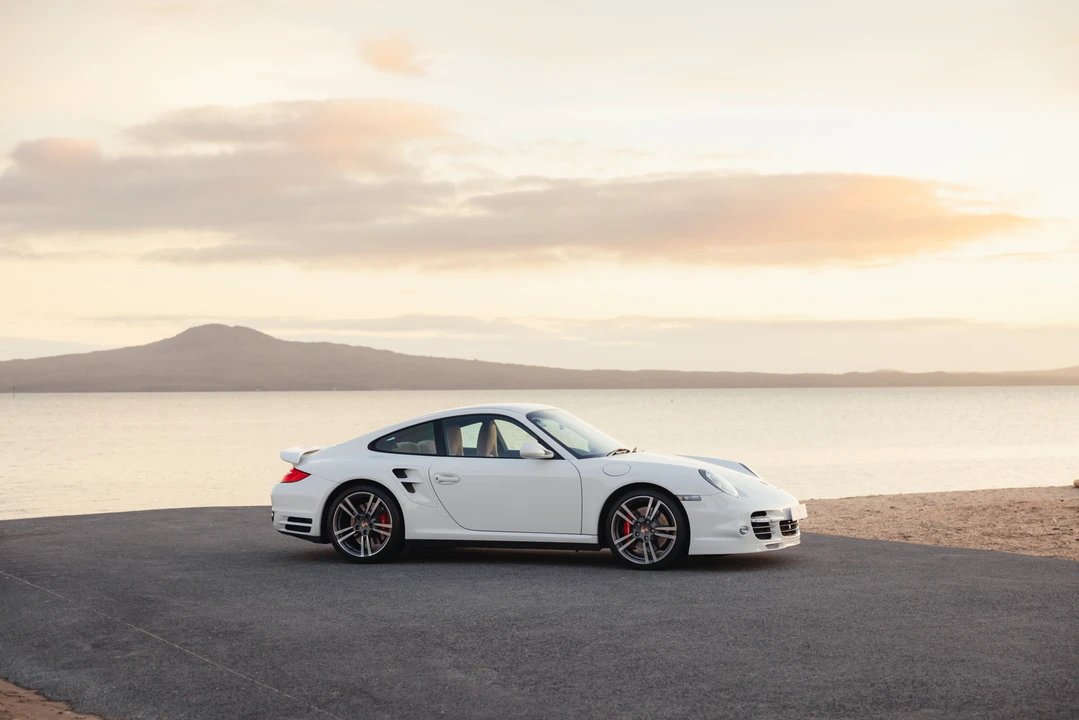2010 Porsche 997 Turbo - Image 15 of 31