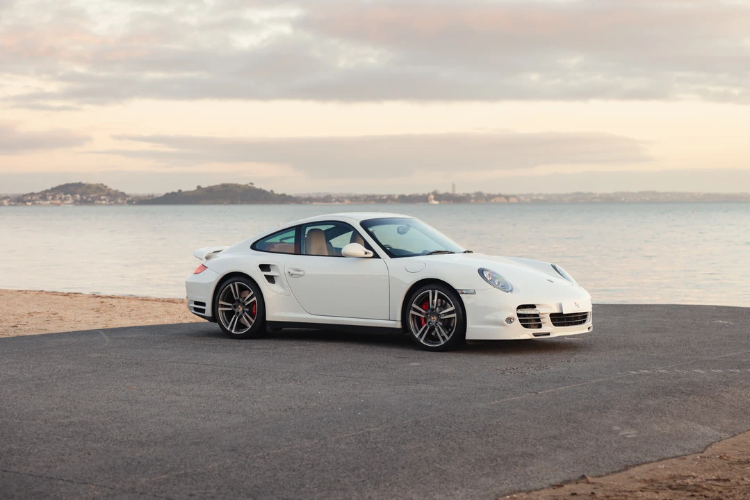 2010 Porsche 997 Turbo - Image 18 of 31