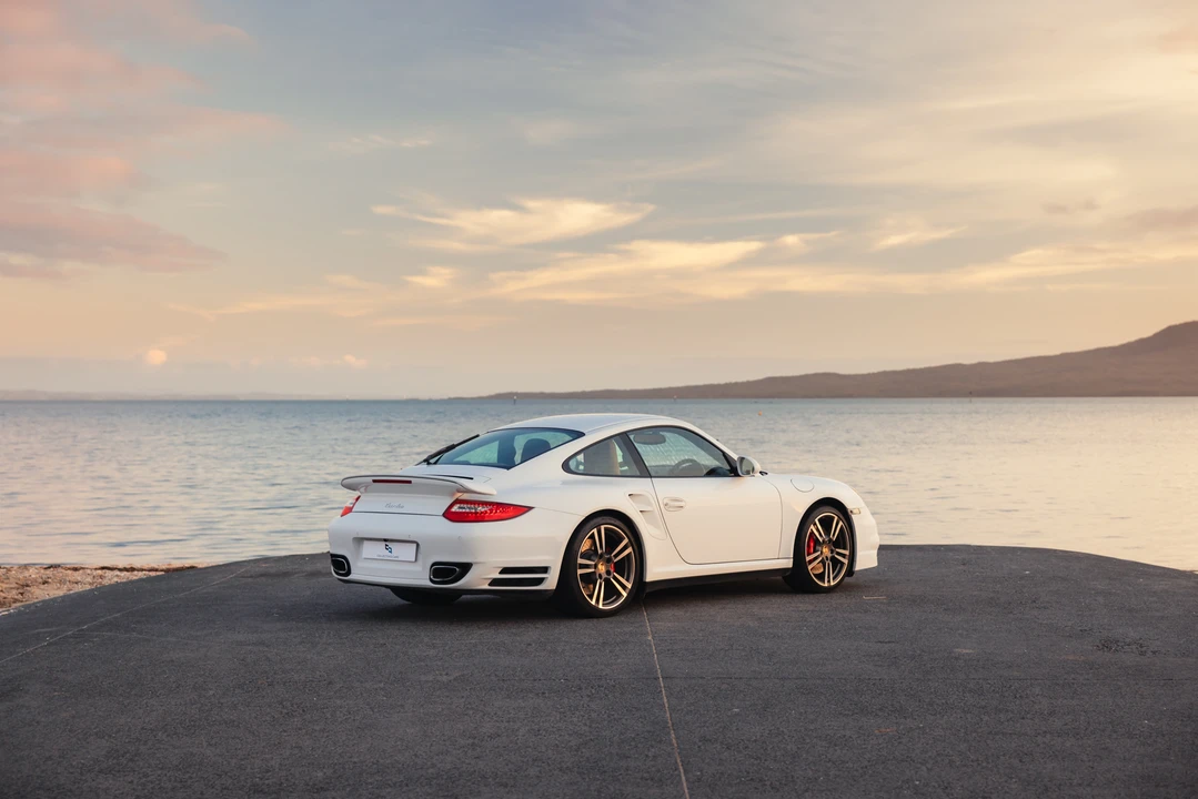 2010 Porsche 997 Turbo - Image 19 of 31