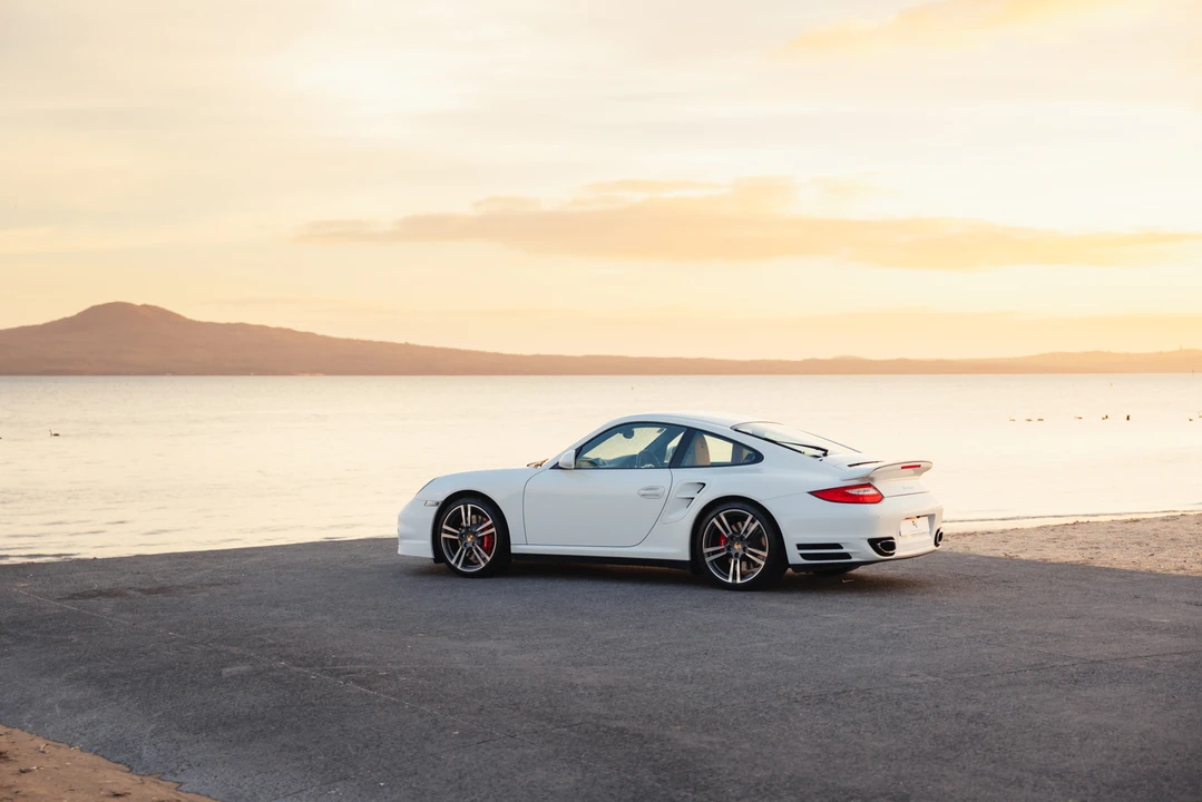 2010 Porsche 997 Turbo - Image 24 of 31