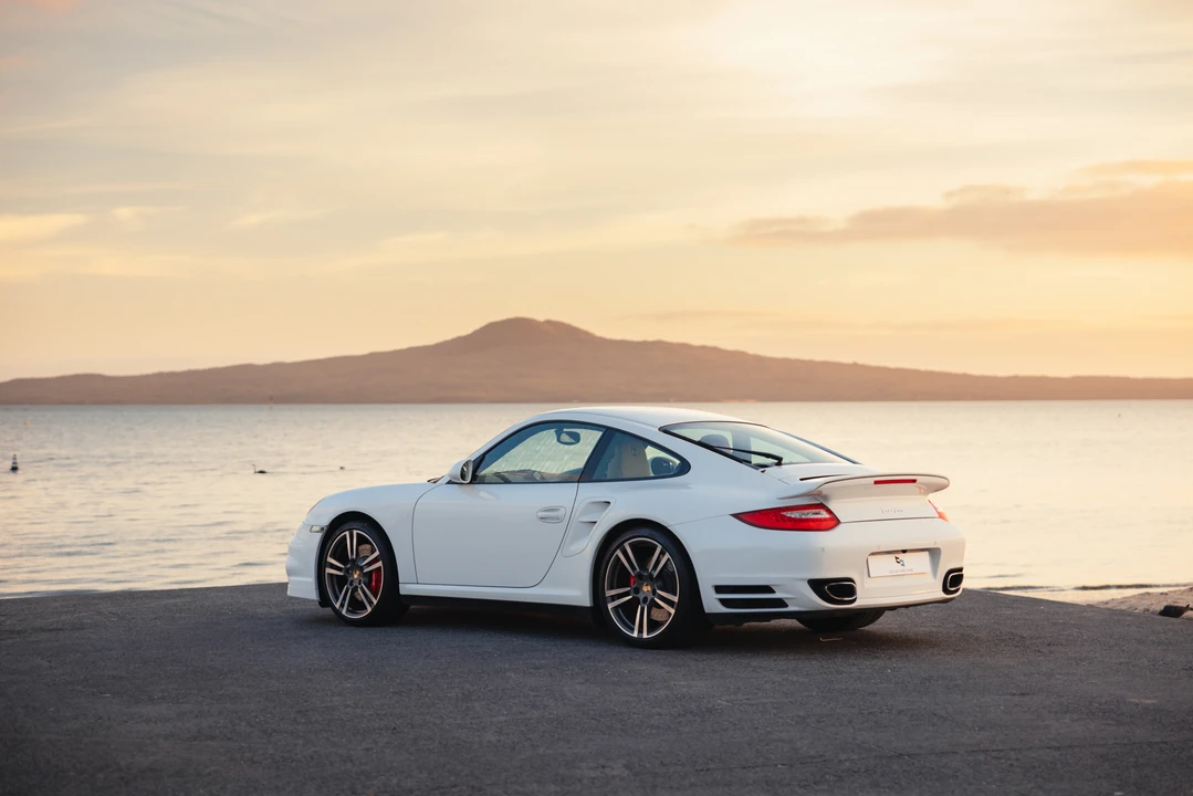 2010 Porsche 997 Turbo - Image 25 of 31