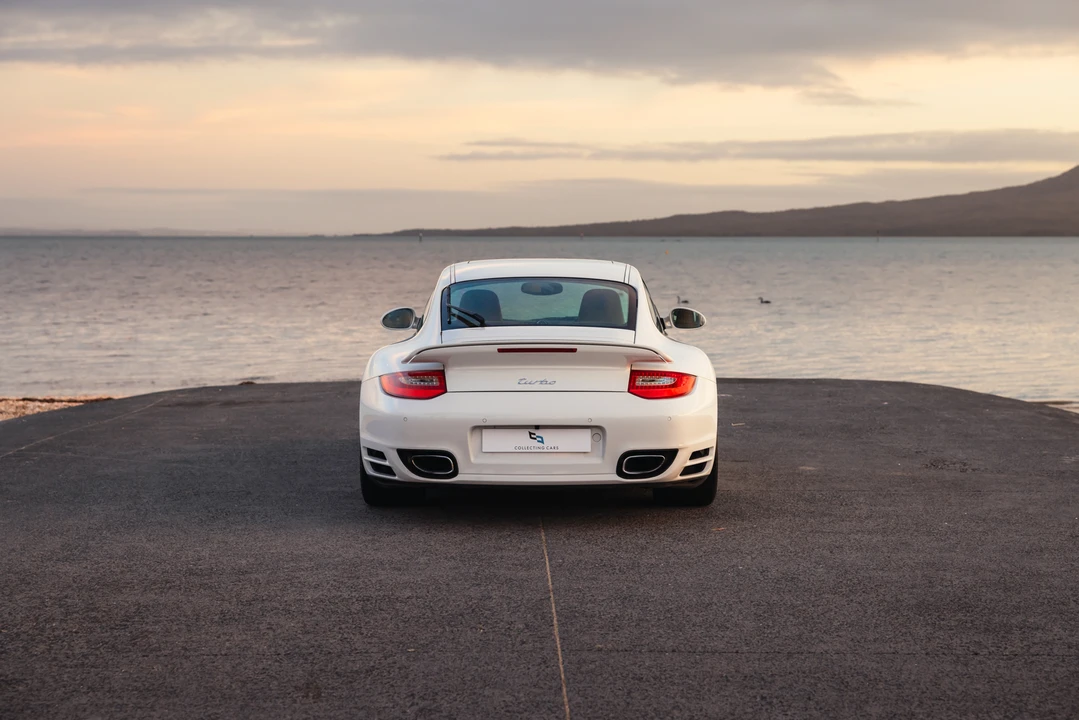 2010 Porsche 997 Turbo - Image 6 of 31
