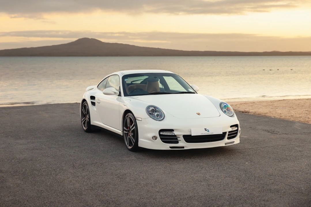2010 Porsche 997 Turbo - Image 27 of 31