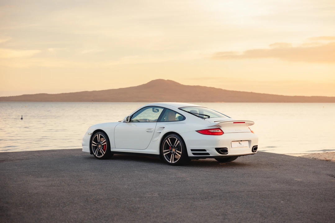 2010 Porsche 997 Turbo - Image 7 of 31
