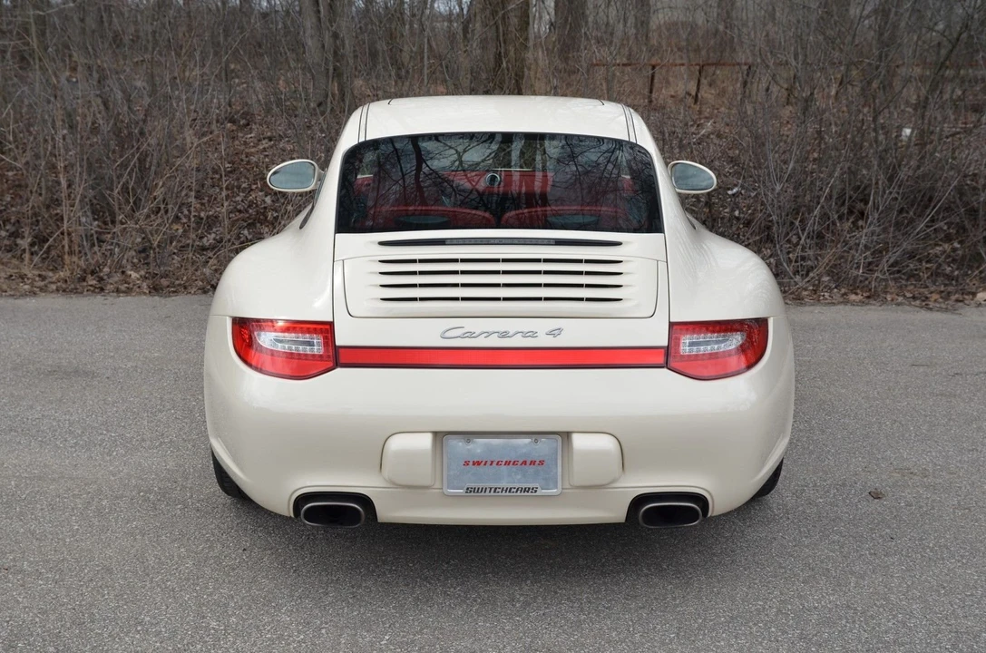 2010 Porsche 997 Carrera 4 - Image 6 of 19
