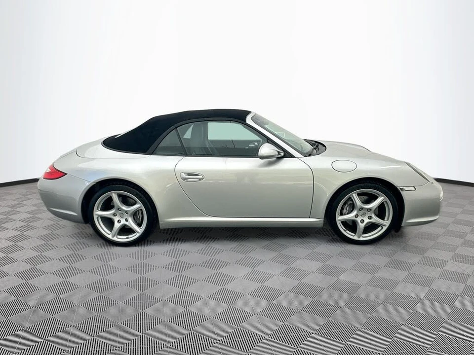 2010 Porsche 997 Carrera 4 - Image 8 of 31