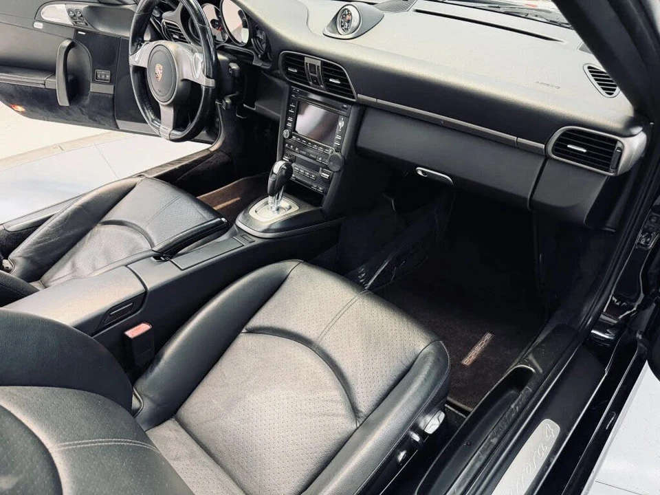 2010 Porsche 997 Carrera 4 - Image 20 of 31