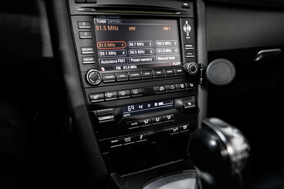 2010 Porsche 997 Carrera 4S - Image 13 of 31