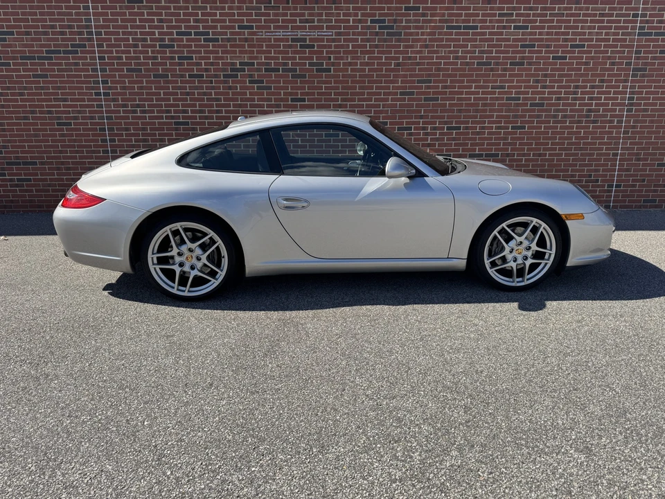 2010 Porsche 997 Carrera - Image 22 of 31