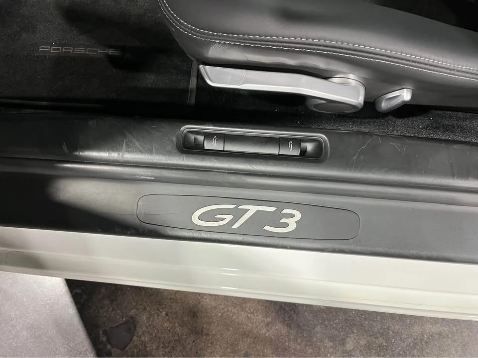 2010 Porsche 997 GT3 - Image 9 of 13