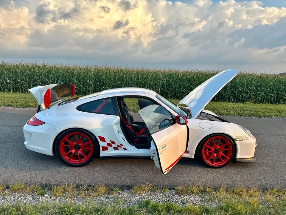 2010 Porsche 997 GT3 RS - Image 23 of 31