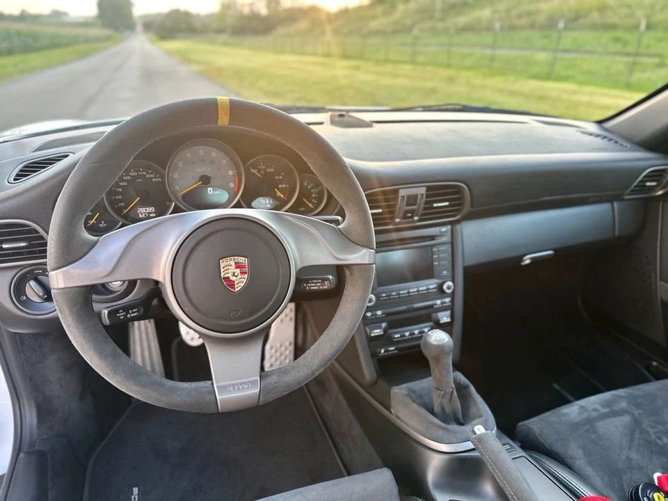2010 Porsche 997 GT3 RS - Image 20 of 31