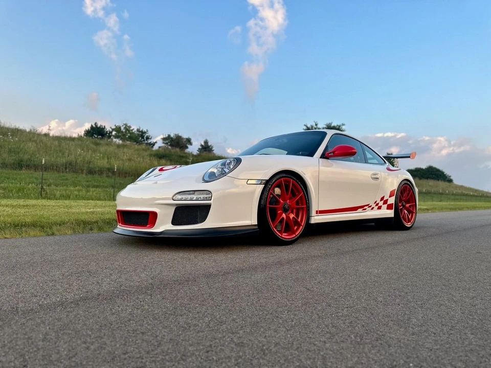 2010 Porsche 997 GT3 RS - Image 5 of 31