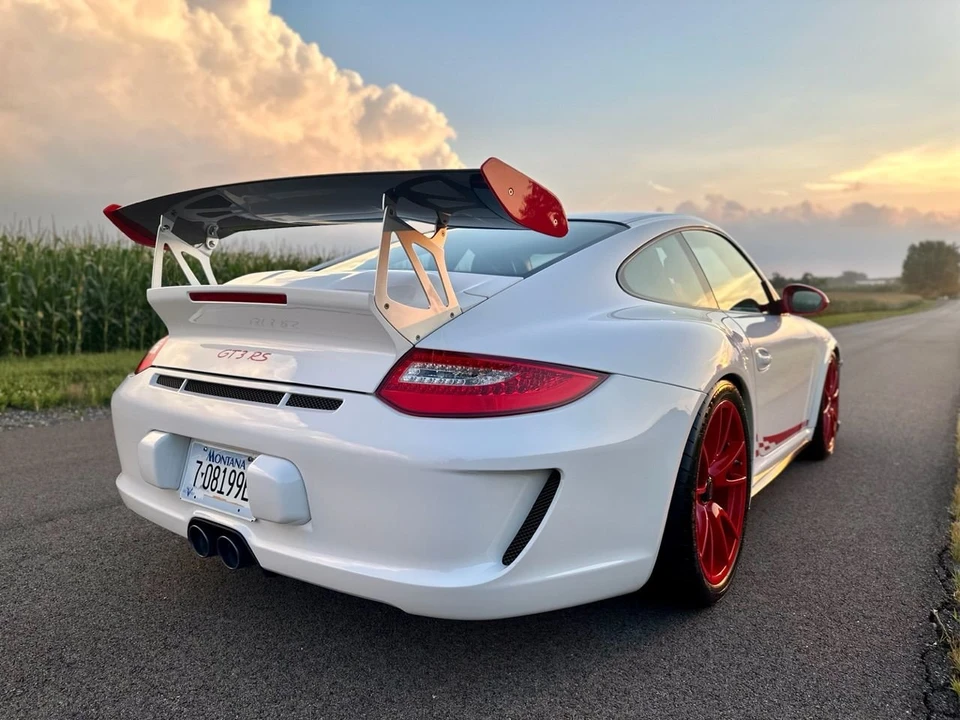 2010 Porsche 997 GT3 RS - Image 9 of 31