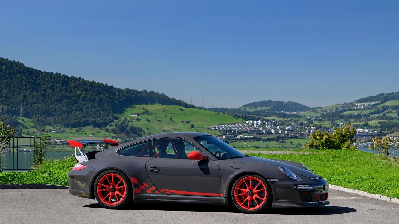 2010 Porsche 997 GT3 RS - Image 10 of 31