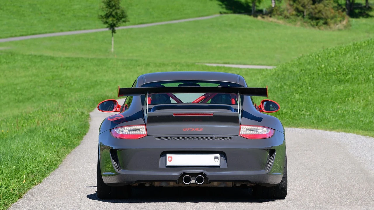2010 Porsche 997 GT3 RS - Image 5 of 31