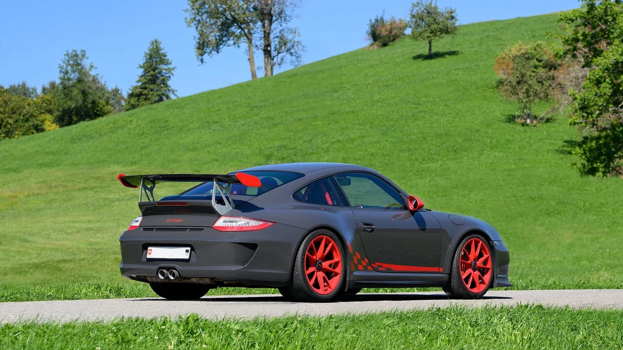 2010 Porsche 997 GT3 RS - Image 15 of 31
