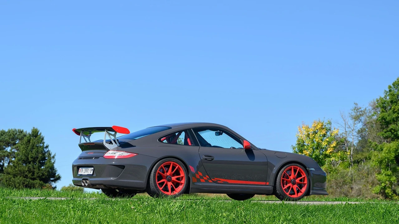2010 Porsche 997 GT3 RS - Image 16 of 31