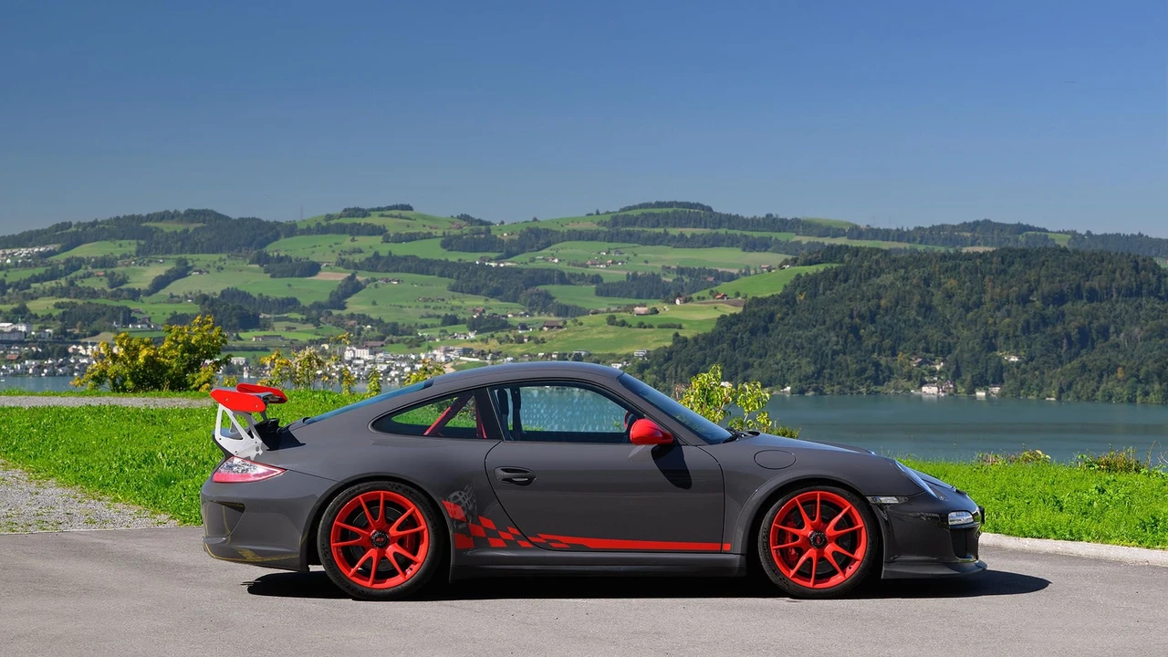 2010 Porsche 997 GT3 RS - Image 3 of 31