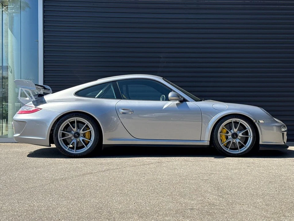 2010 Porsche 997 GT3 RS - Image 9 of 31
