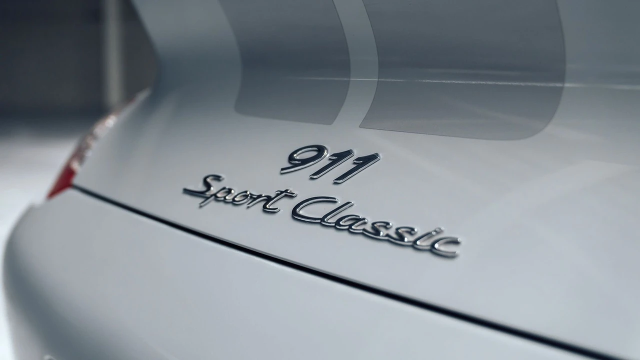 2010 Porsche 997 Sport Classic - Image 22 of 31