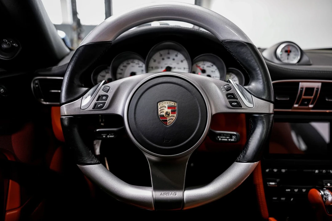 2010 Porsche 911 - Image 10 of 31