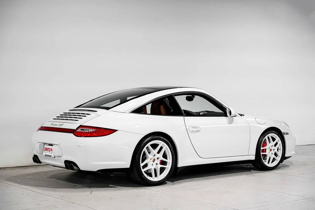 2010 Porsche 911 - Image 3 of 31