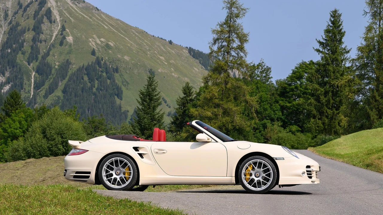 2010 Porsche 997 Turbo - Image 23 of 31