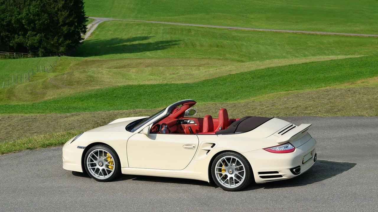 2010 Porsche 997 Turbo - Image 25 of 31