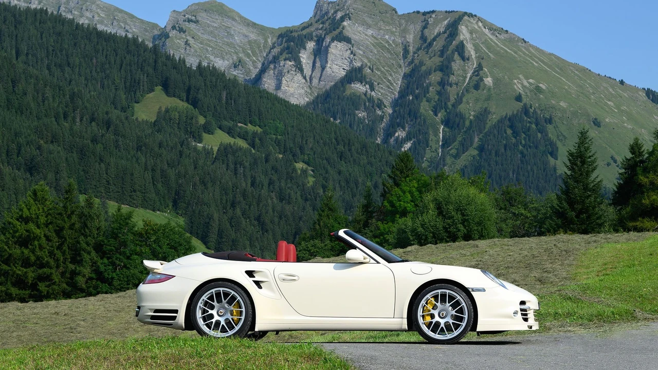 2010 Porsche 997 Turbo - Image 15 of 31