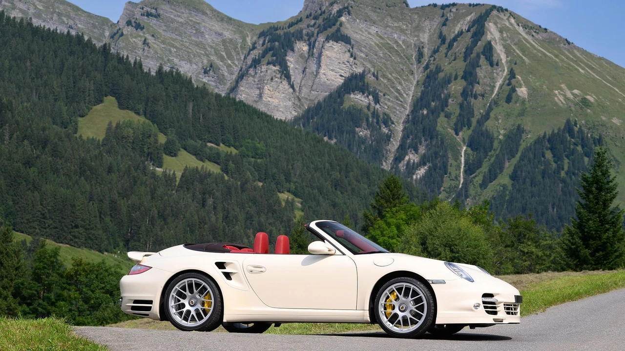 2010 Porsche 997 Turbo - Image 11 of 31