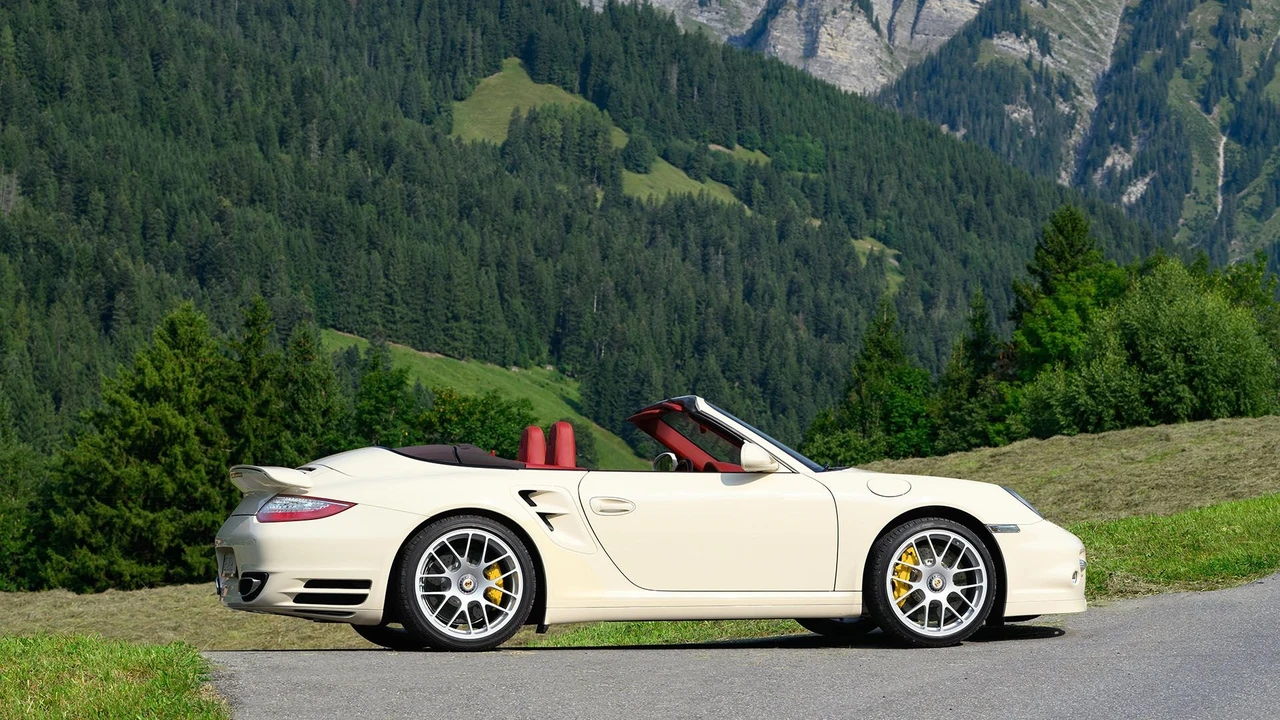 2010 Porsche 997 Turbo - Image 19 of 31