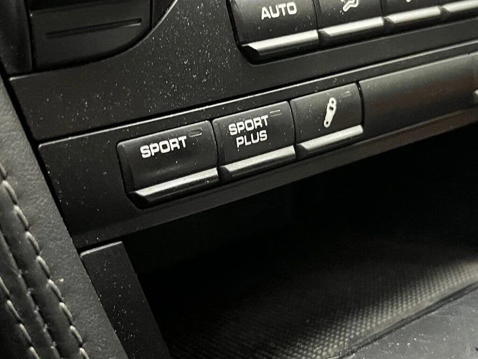 2010 Porsche 997 Turbo - Image 21 of 31