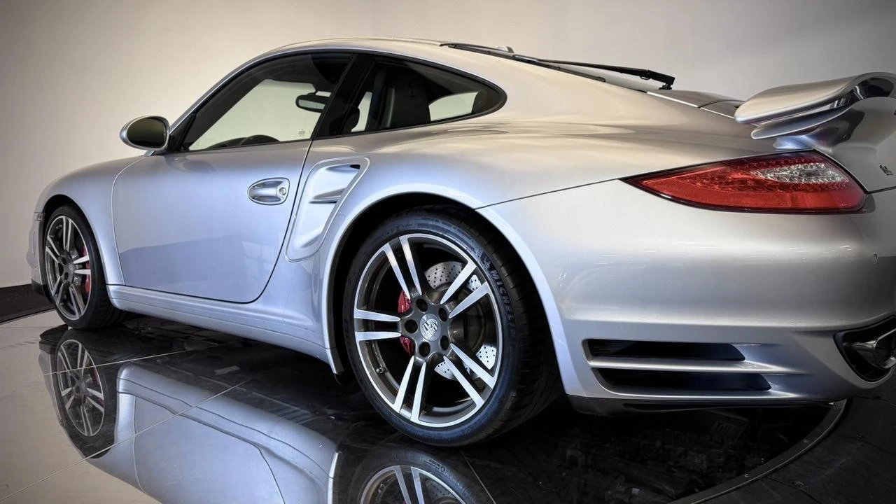 2010 Porsche 997 Turbo - Image 23 of 30
