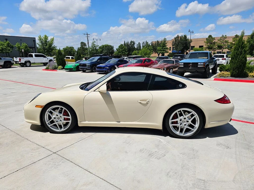 2010 Porsche 997 Carrera - Image 9 of 31