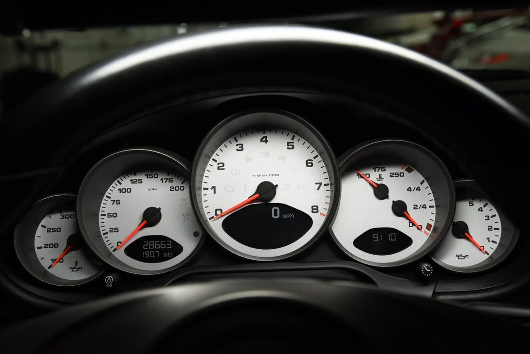 2010 Porsche 911 - Image 17 of 31