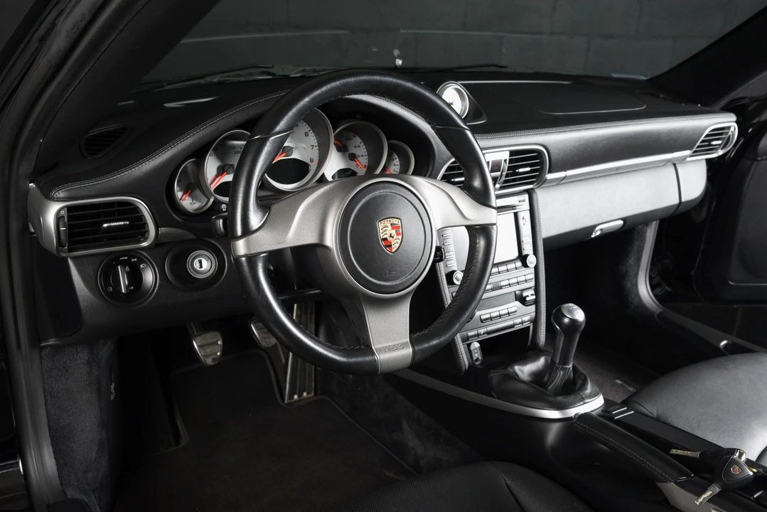 2010 Porsche 911 - Image 9 of 31