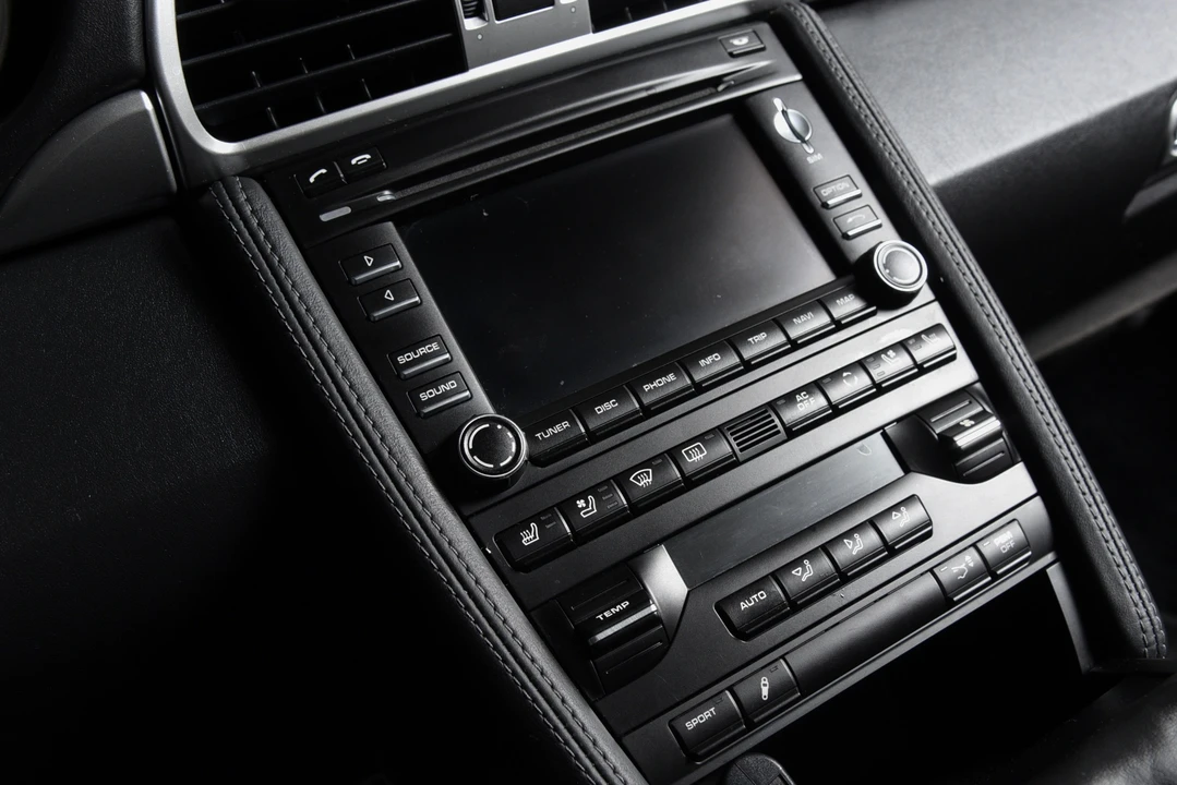 2010 Porsche 911 - Image 19 of 31