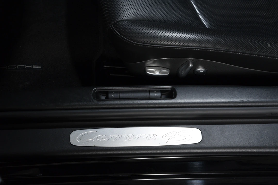 2010 Porsche 911 - Image 13 of 31