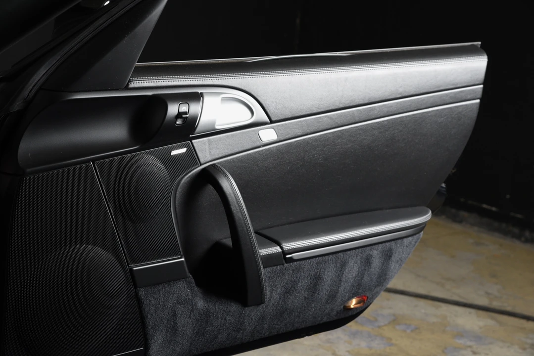 2010 Porsche 911 - Image 16 of 31