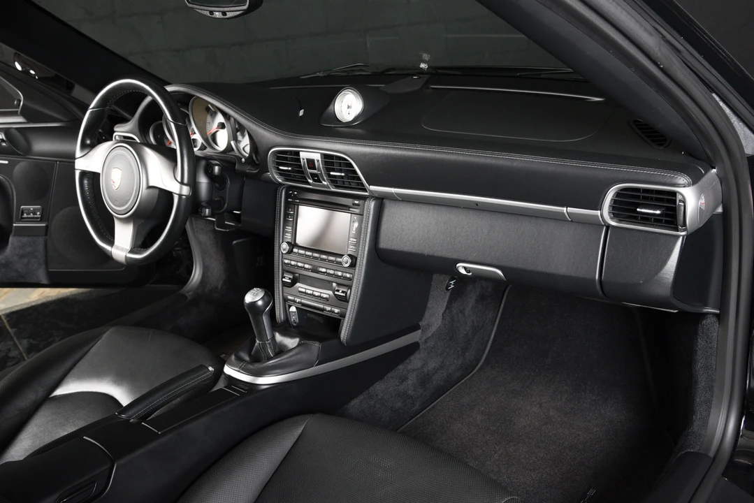 2010 Porsche 911 - Image 10 of 31