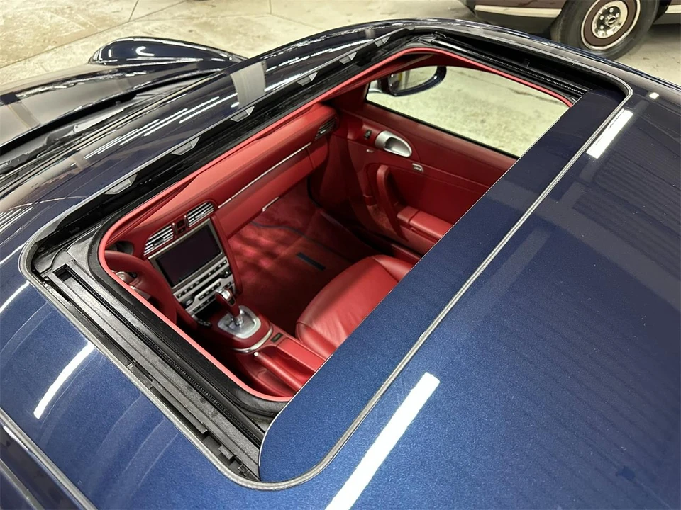 2010 Porsche 997 Carrera - Image 9 of 31