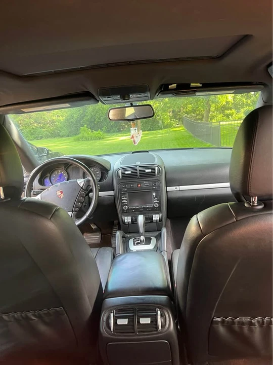 2010 Porsche 955/957 Cayenne - Image 2 of 10