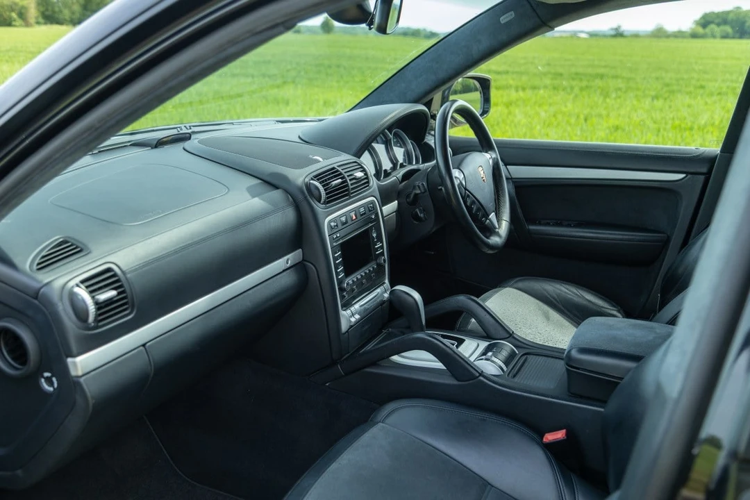 2010 Porsche 955/957 Cayenne GTS - Image 2 of 30