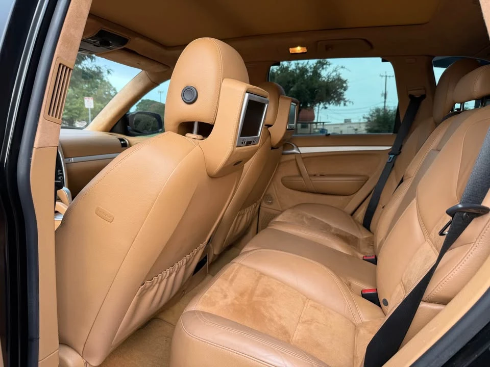 2010 Porsche 955/957 Cayenne GTS - Image 10 of 17